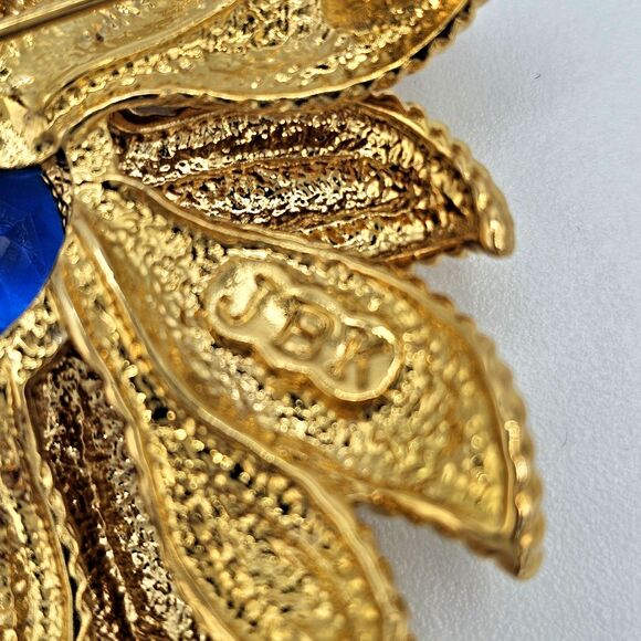 Jackie Kennedy Cornflower Brooch 18kt GP Simulated Sapphire Camrose & Kross - Picture 9 of 11